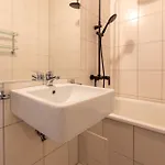 Cedar Iii 2 Bdrm Flat B12 *